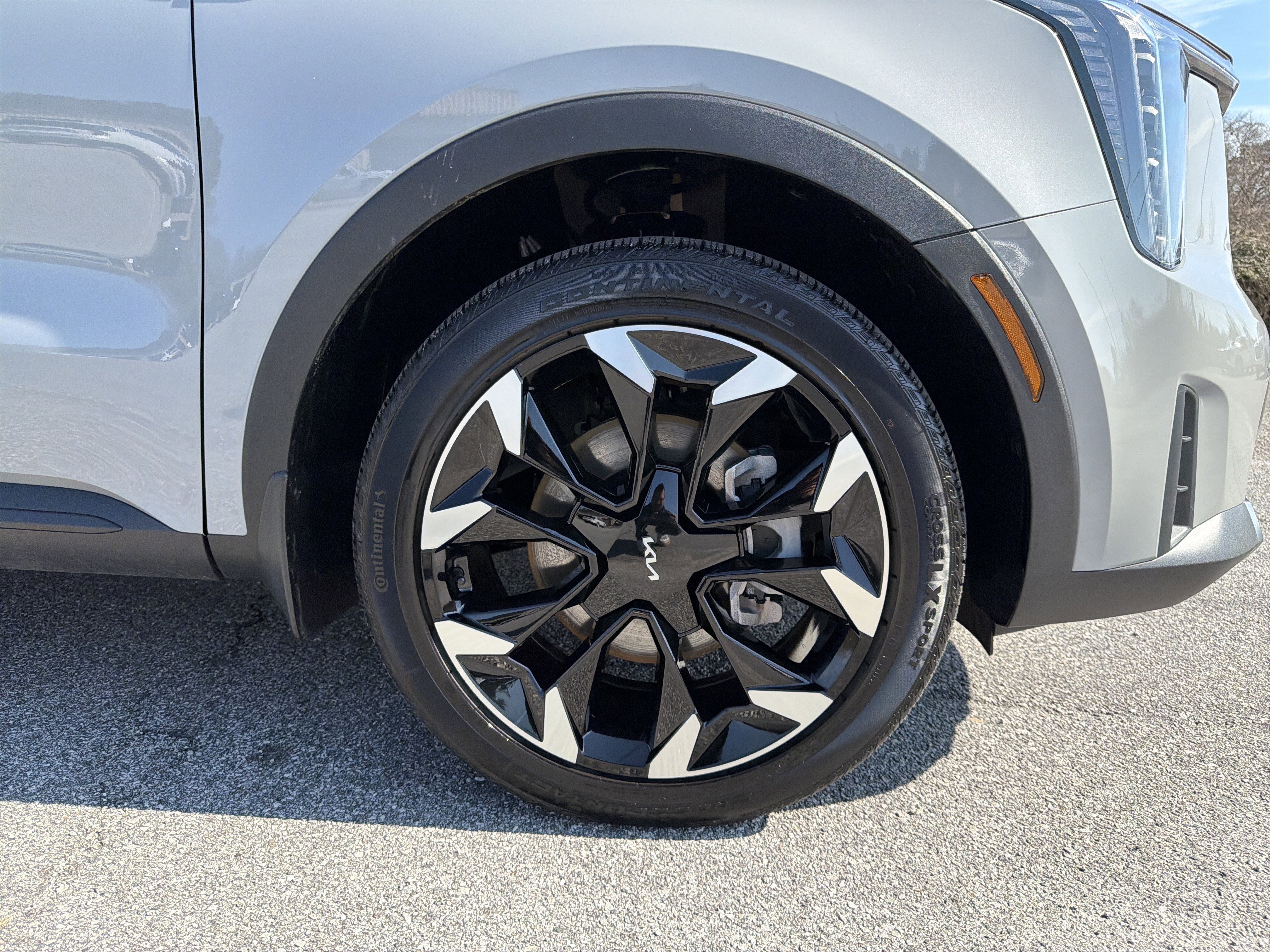 Used 2025 Kia Sorento EX w/ Panoramic Sunroof Package image 14