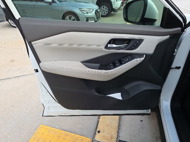 Used 2021 Nissan Rogue SL FWD image 11