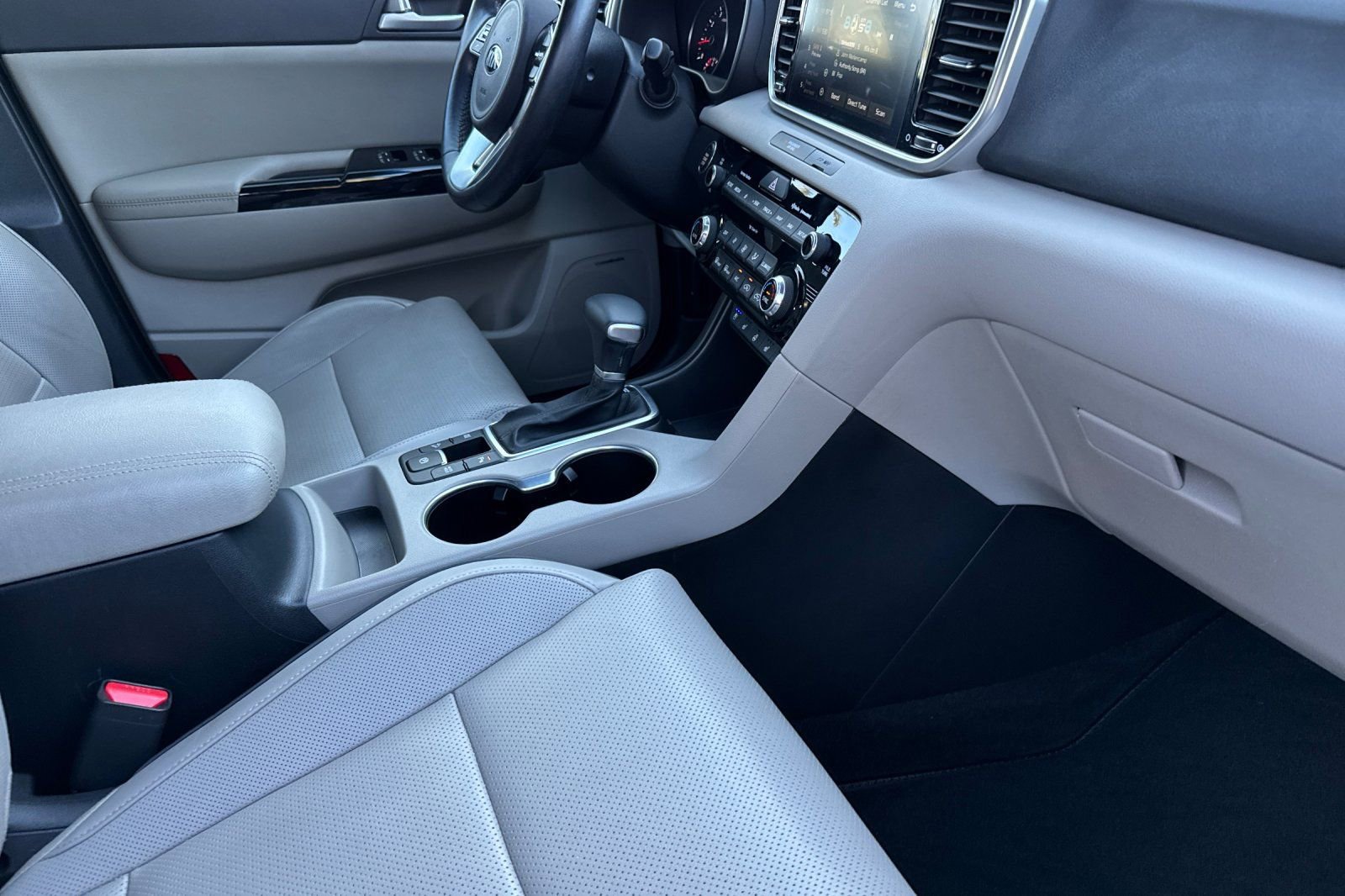 Used 2021 Kia Sportage EX w/ EX Technology Package image 17