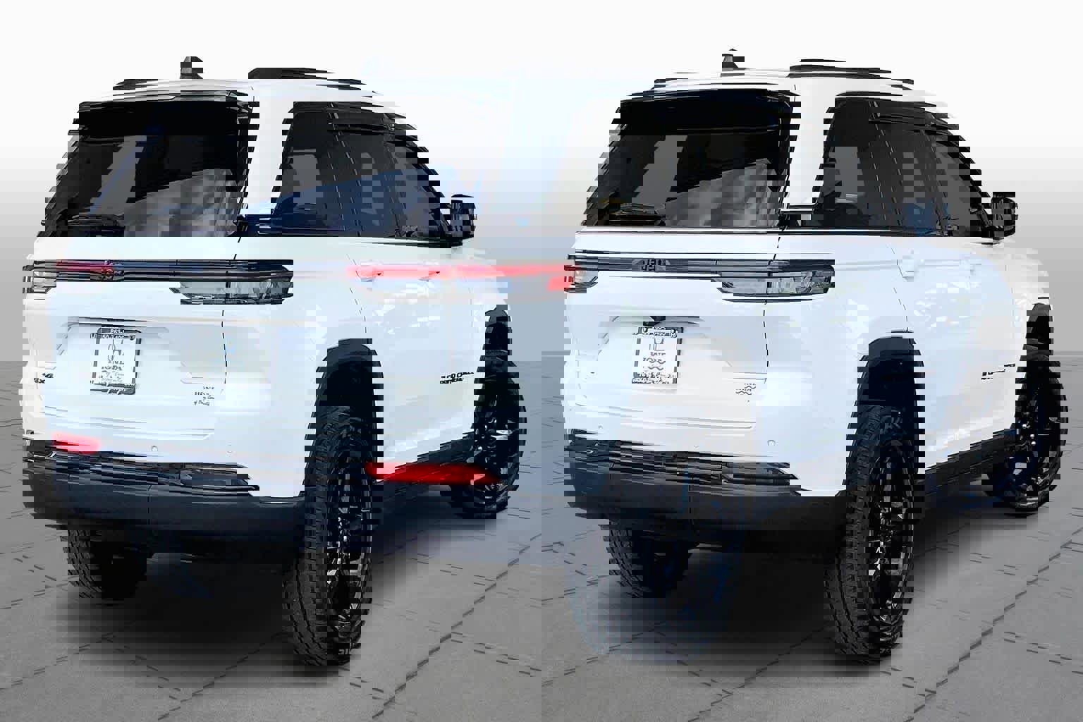 Used 2023 Jeep Grand Cherokee Altitude image 12