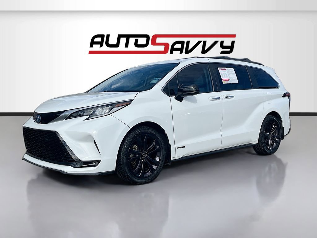 Used 2021 Toyota Sienna XSE w/ XSE Plus Package image 3