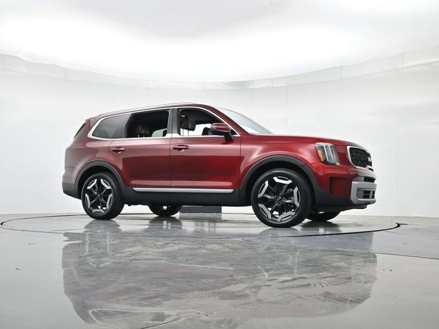 Used 2023 Kia Telluride EX w/ EX Captain's Chair Package FWD image 32