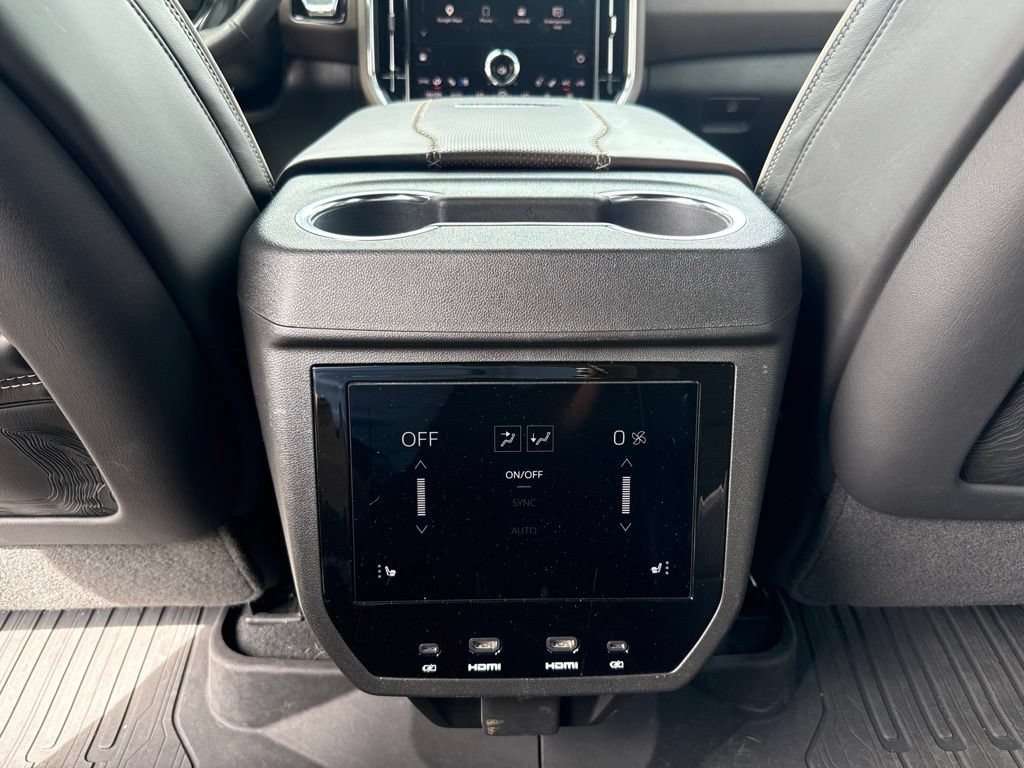 Used 2025 GMC Yukon XL Denali Ultimate AWD/4WD image 13
