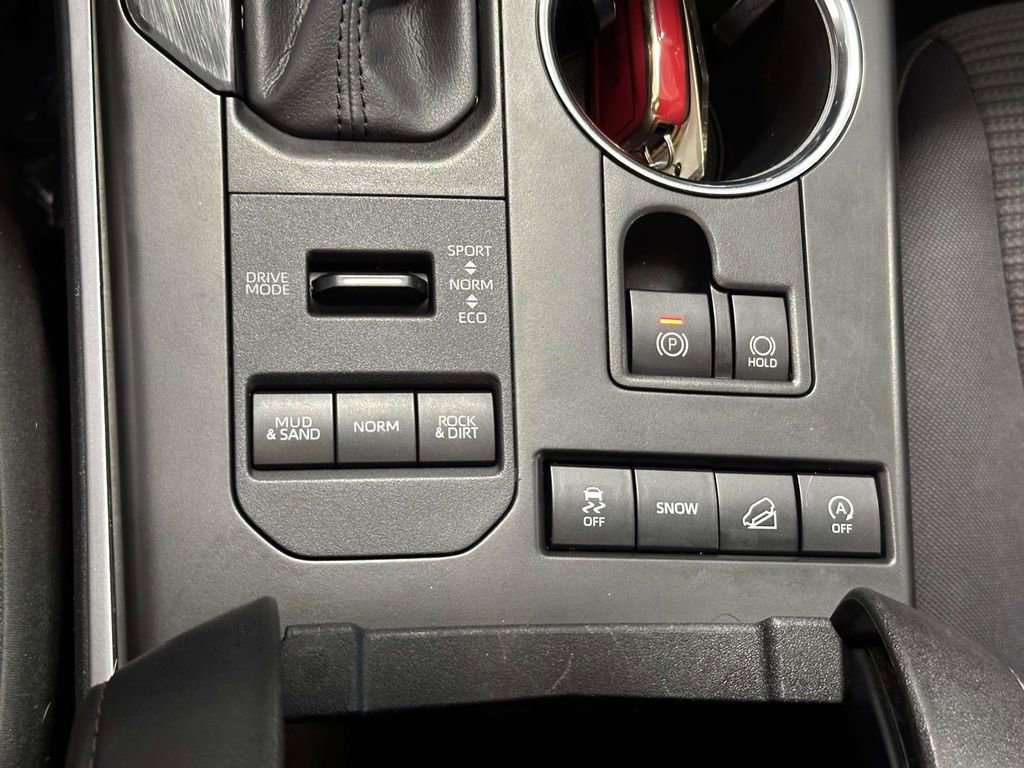 Used 2020 Toyota Highlander LE image 26