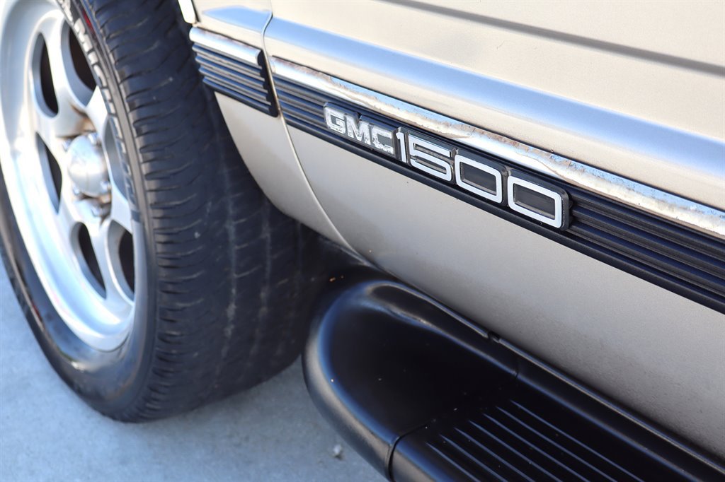 Used 1999 GMC Yukon 4WD 4-Door w/ Marketing Opt Pkg 5 image 12
