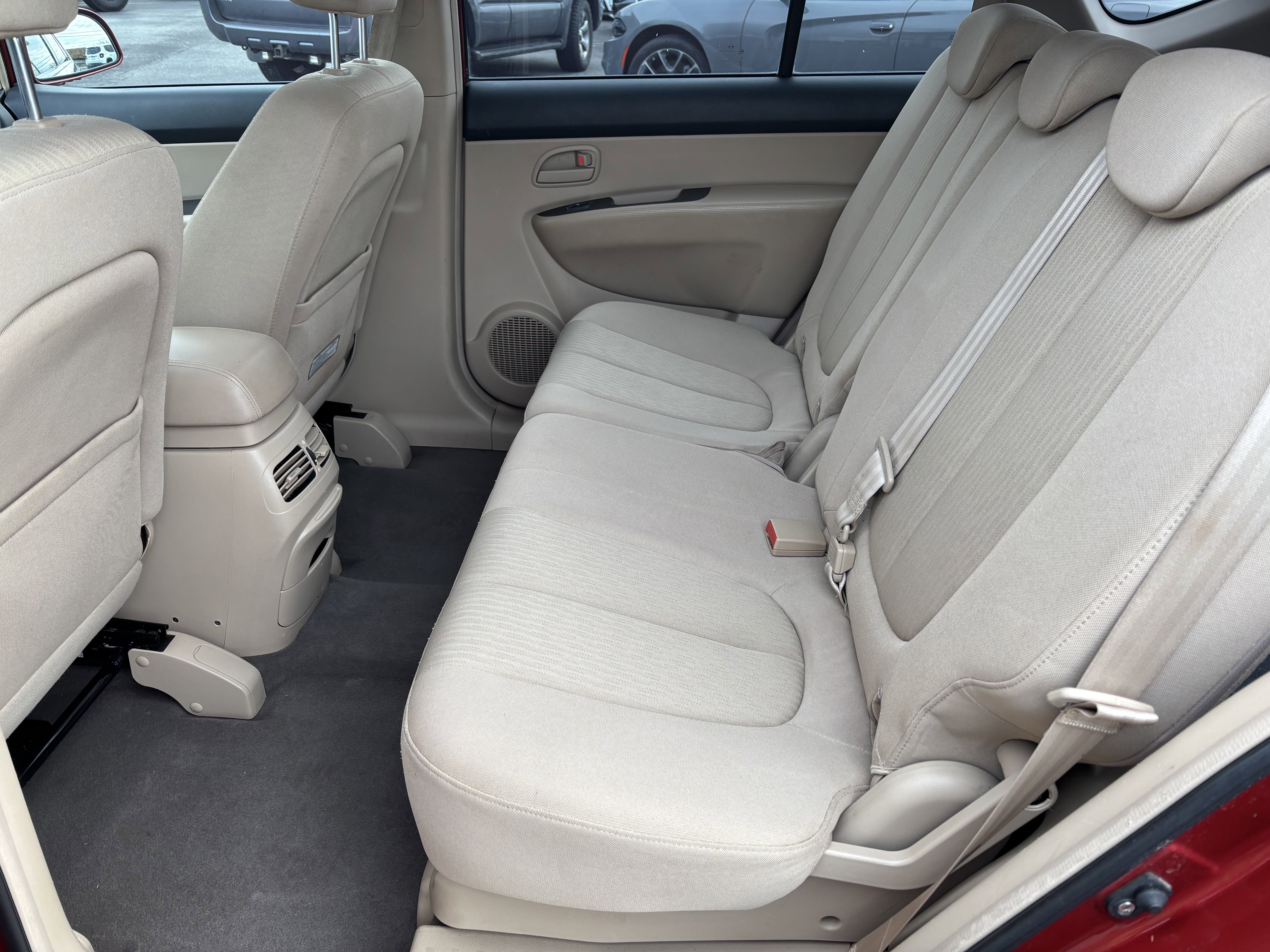 Used 2007 Kia Rondo LX w/ Convenience Pkg image 24