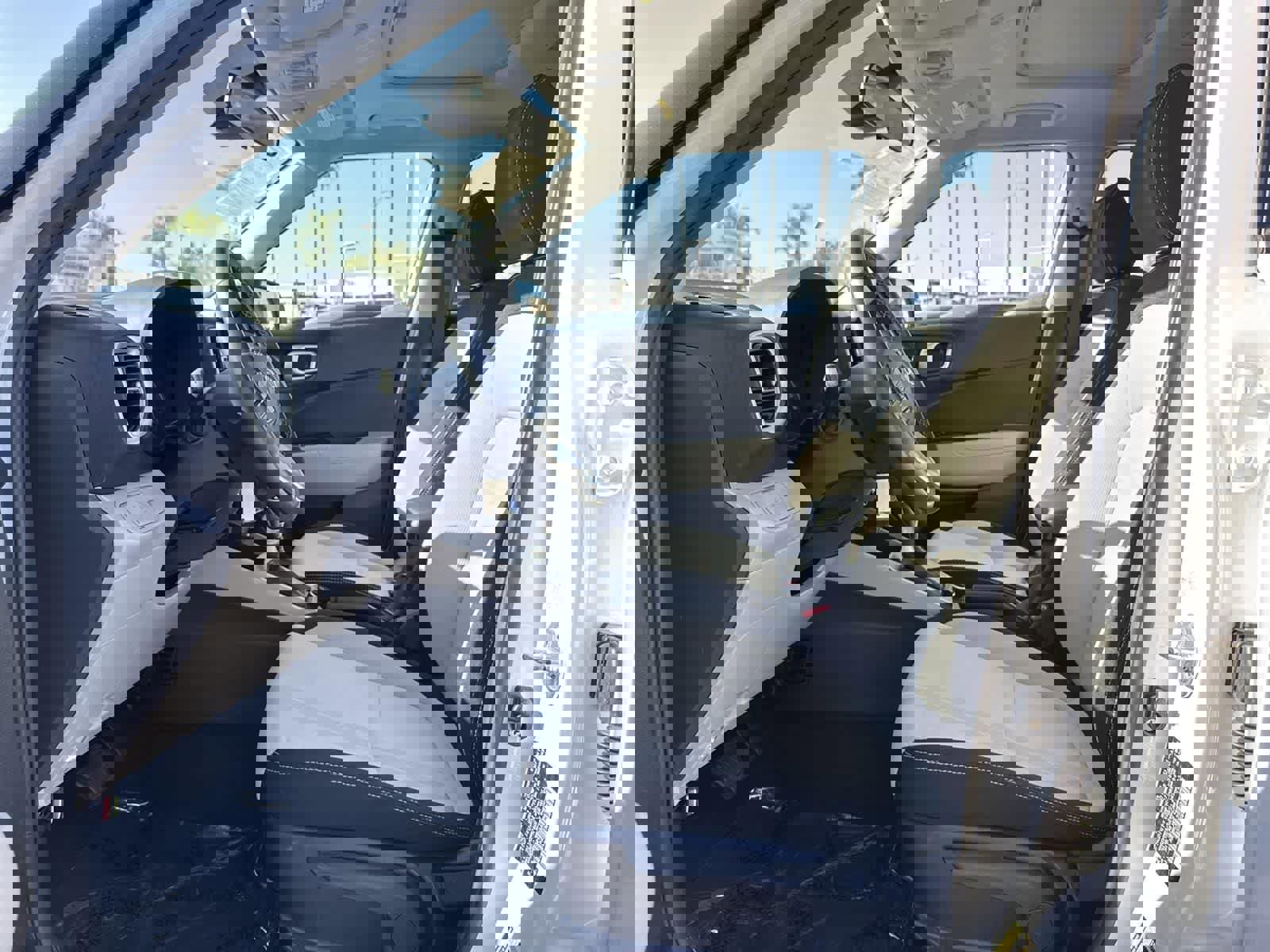 Used 2022 Hyundai Venue SEL image 2