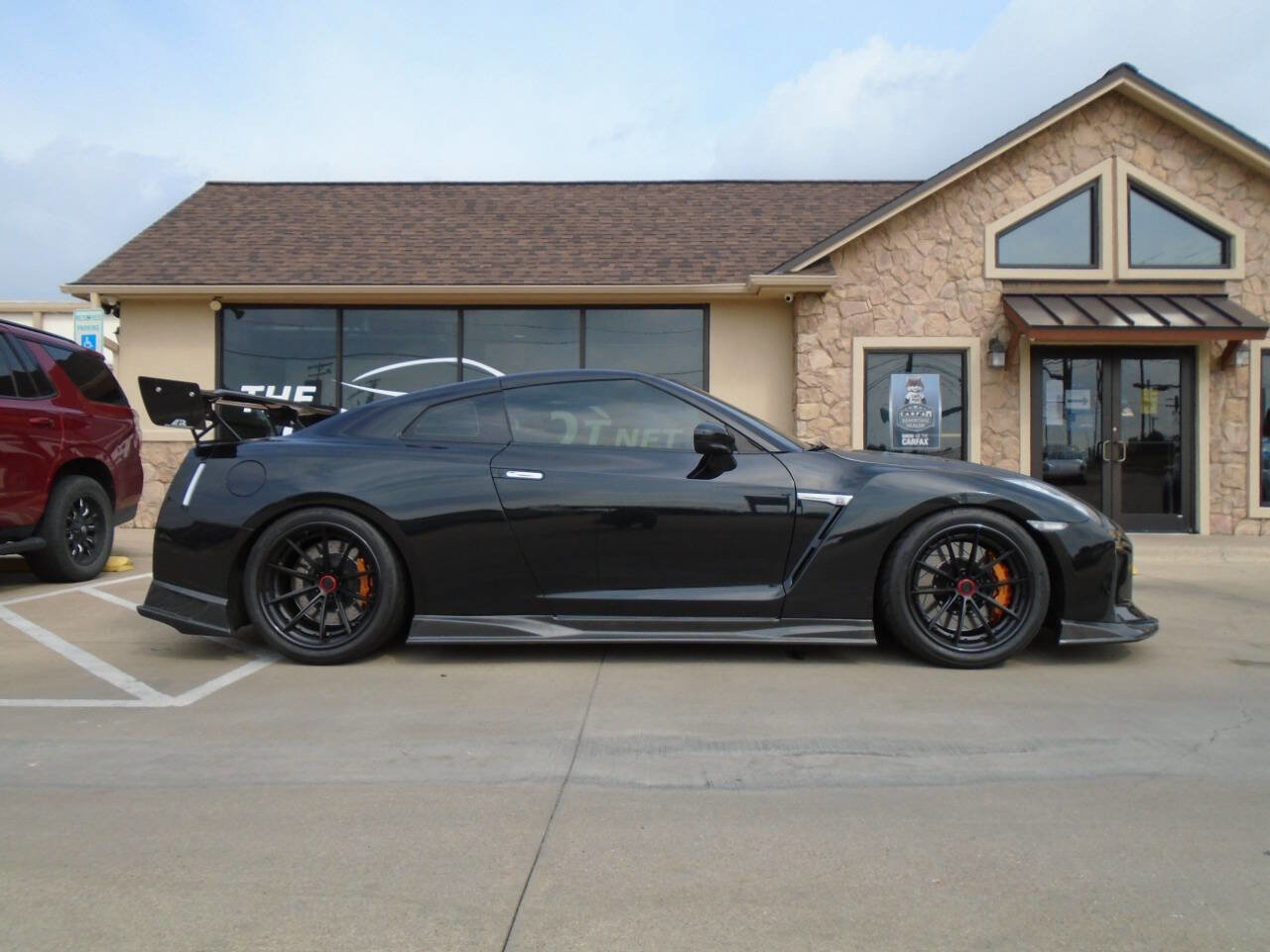 Used 2016 Nissan GT-R Premium AWD/4WD image 5