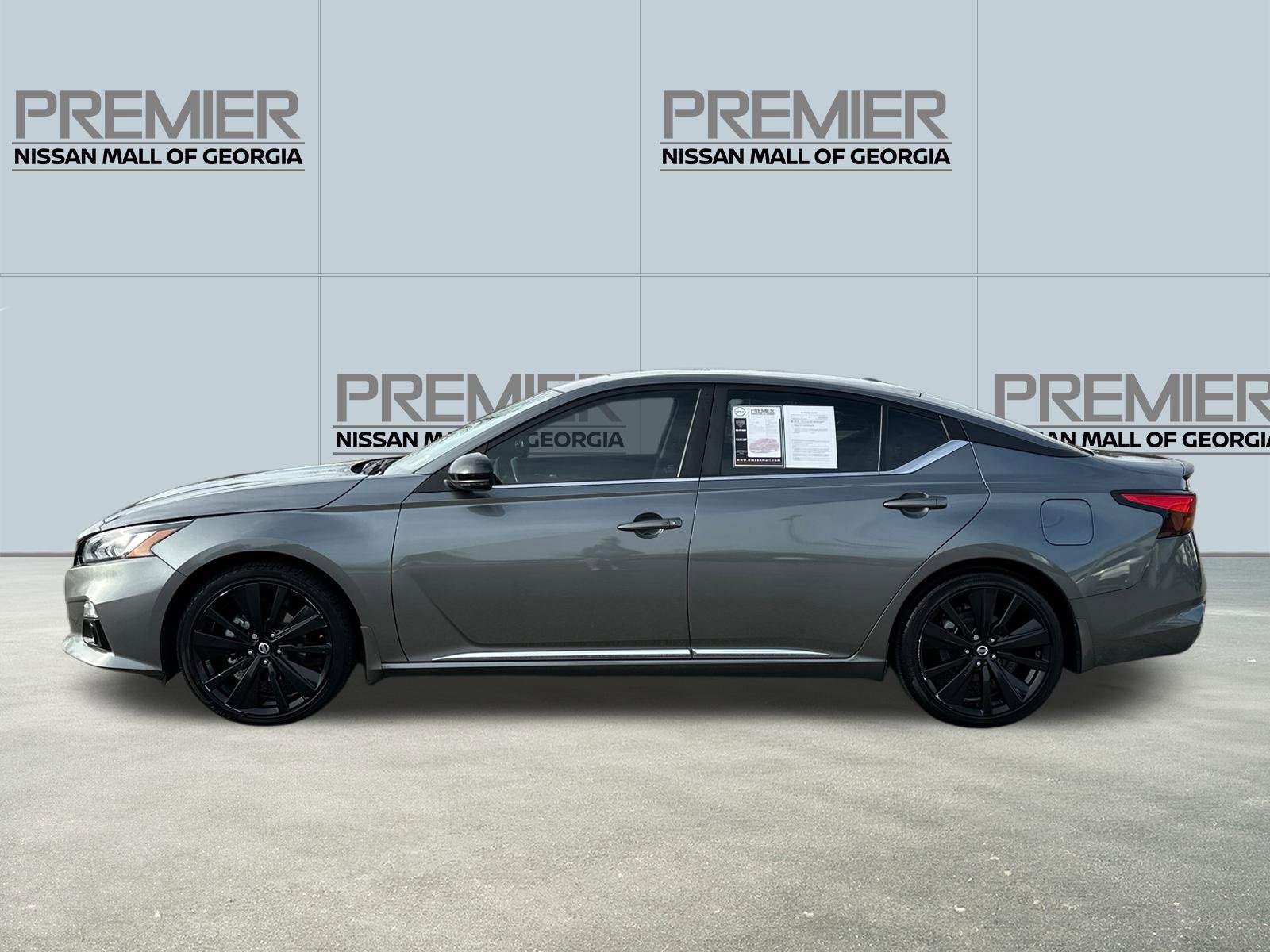 Used 2022 Nissan Altima 2.5 SR w/ Midnight Edition Package image 8