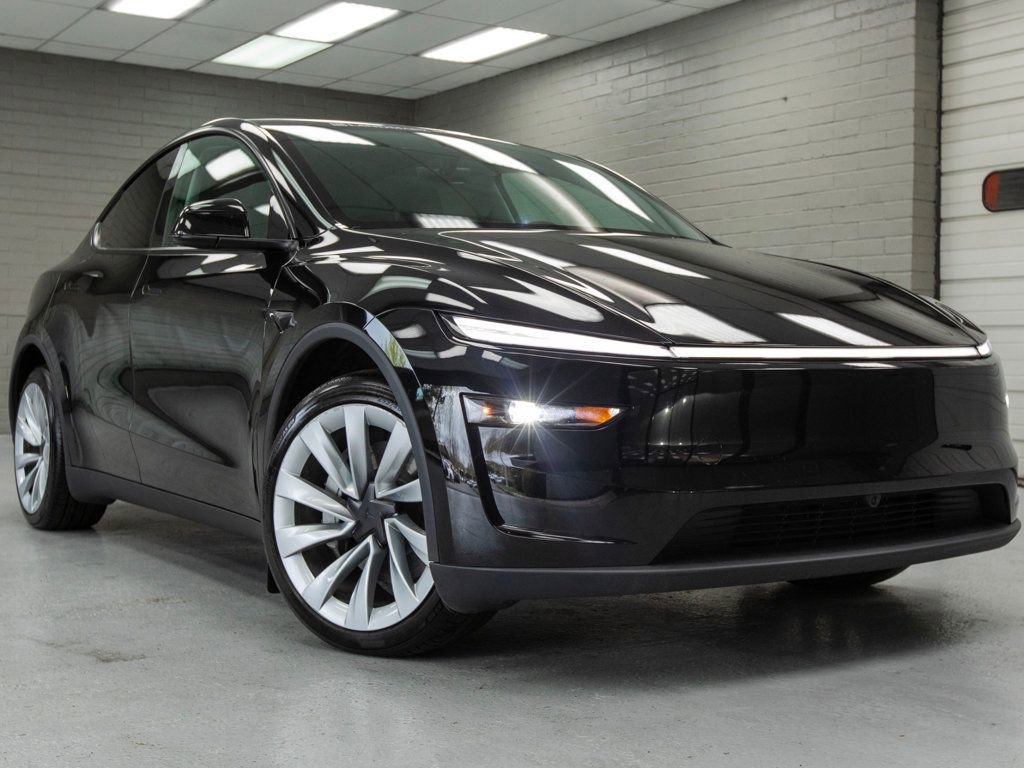 Used 2026 Tesla Model Y Long Range AWD/4WD image 1