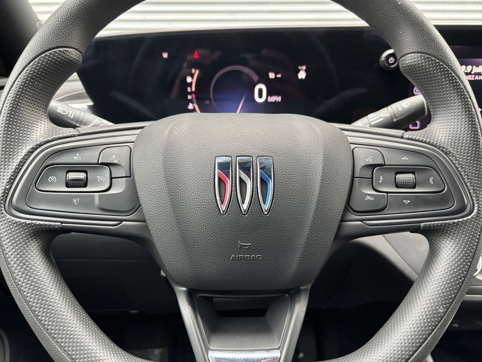 Used 2025 Buick Envista Preferred image 25