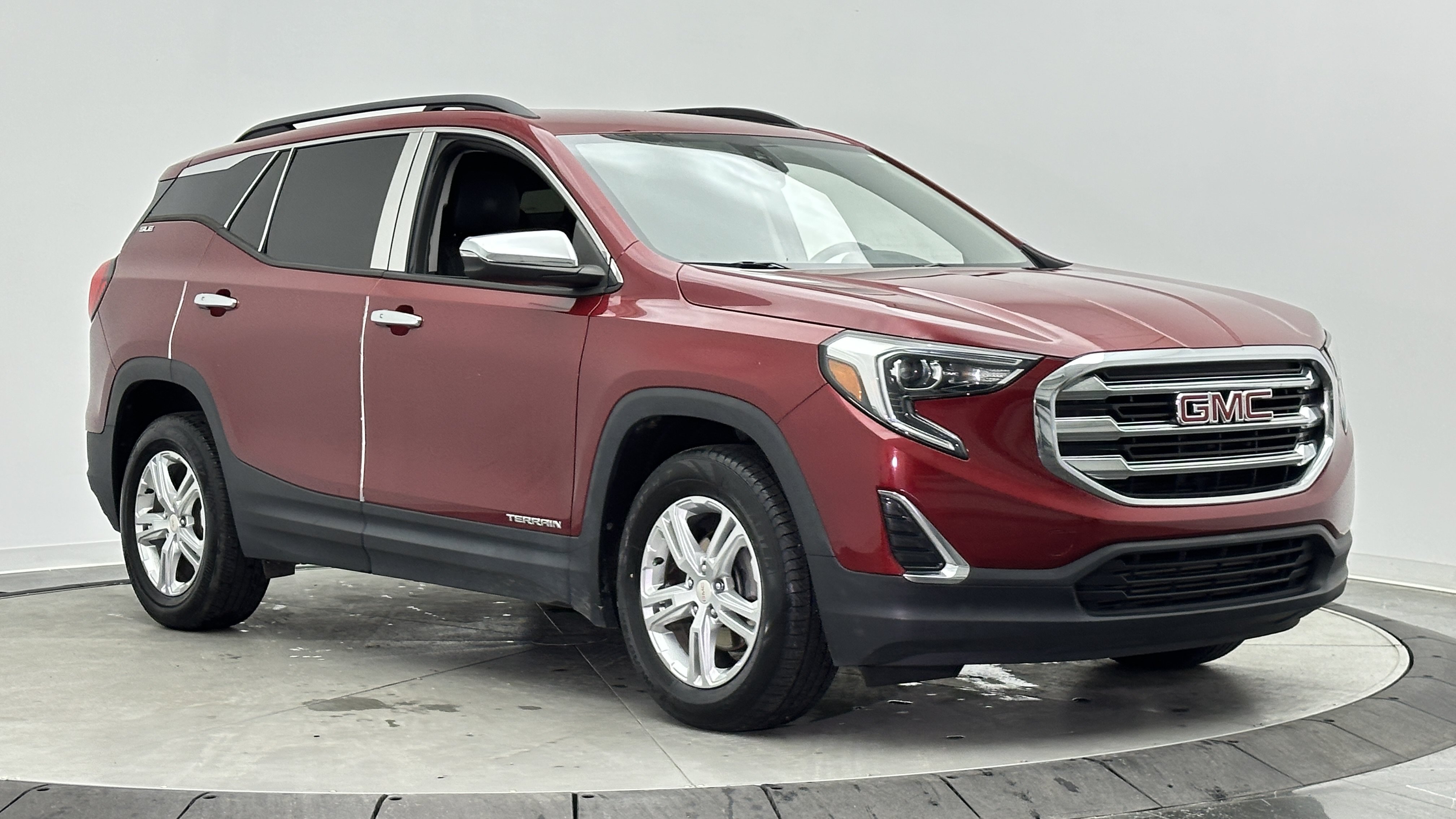 Used 2020 GMC Terrain SLE w/ Driver Convenience Package FWD image 3