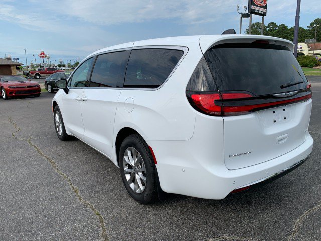 Used 2024 Chrysler Pacifica Touring-L AWD/4WD image 12