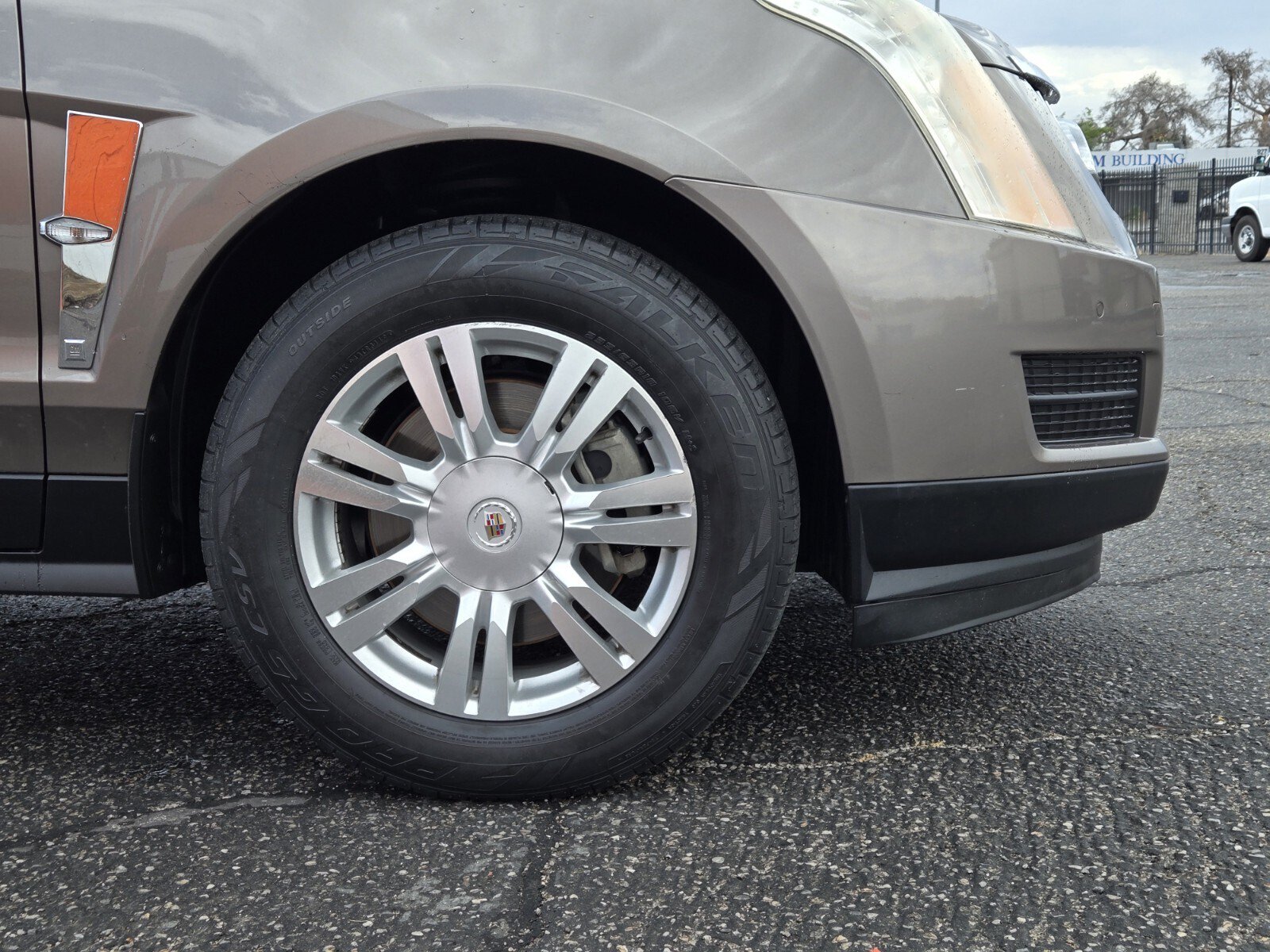 Used 2011 Cadillac SRX Luxury FWD image 6