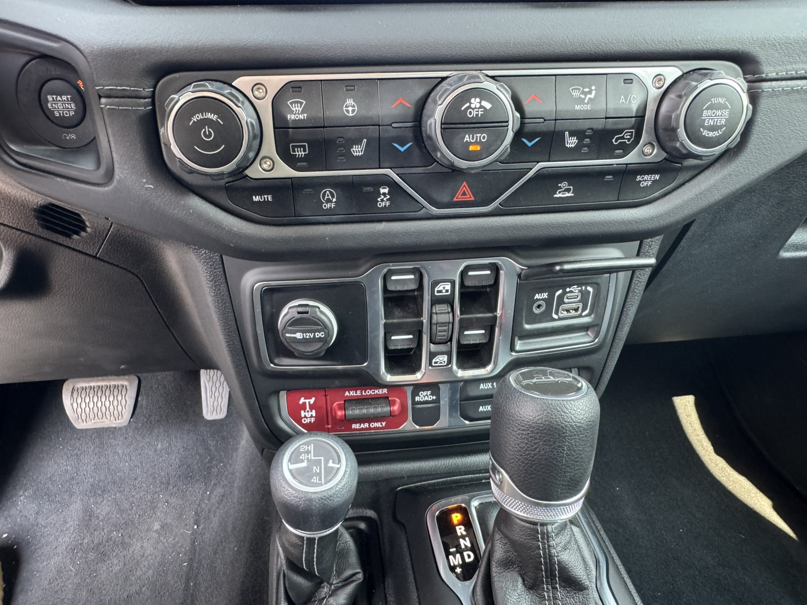 Certified 2025 Jeep Gladiator Mojave w/ Convenience Group AWD/4WD image 28