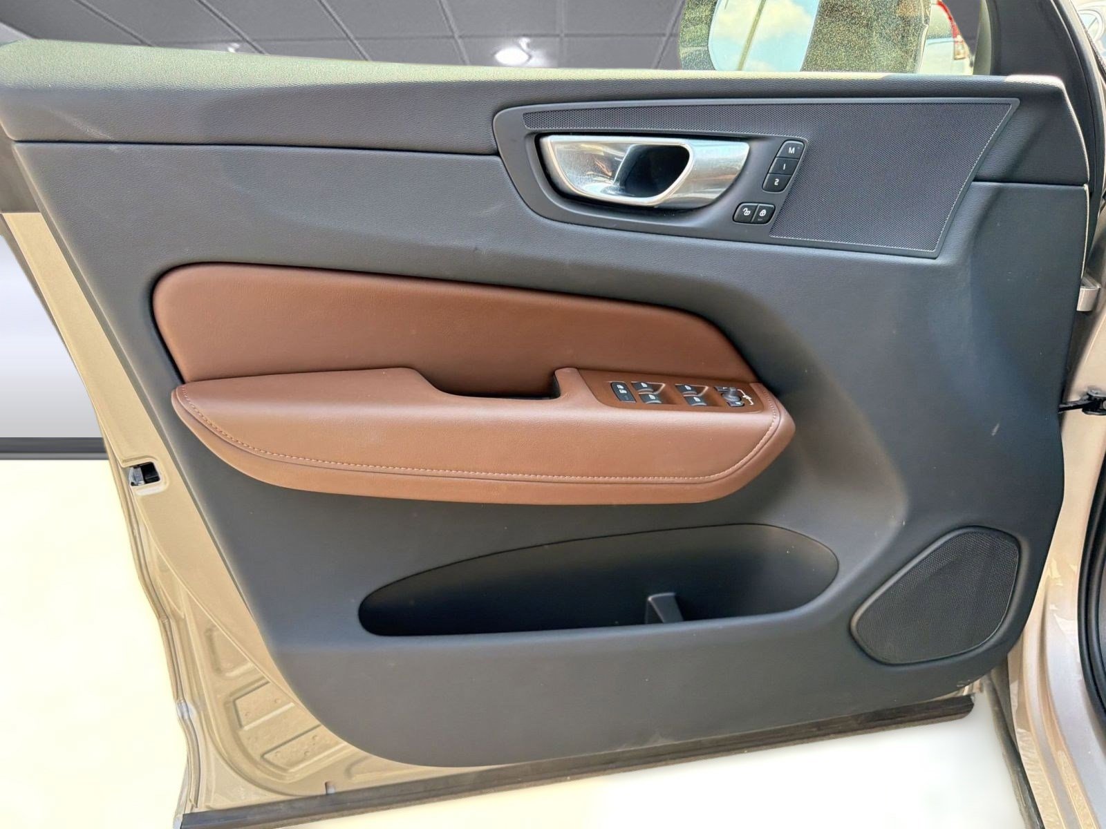 Certified 2024 Volvo XC60 B5 Plus w/ Climate Package AWD/4WD image 22