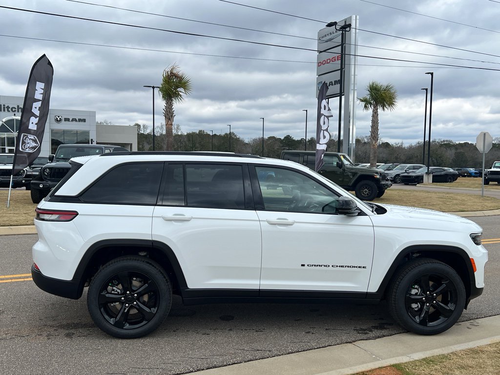 New 2025 Jeep Grand Cherokee Limited w/ Luxury Tech Group II AWD/4WD image 26