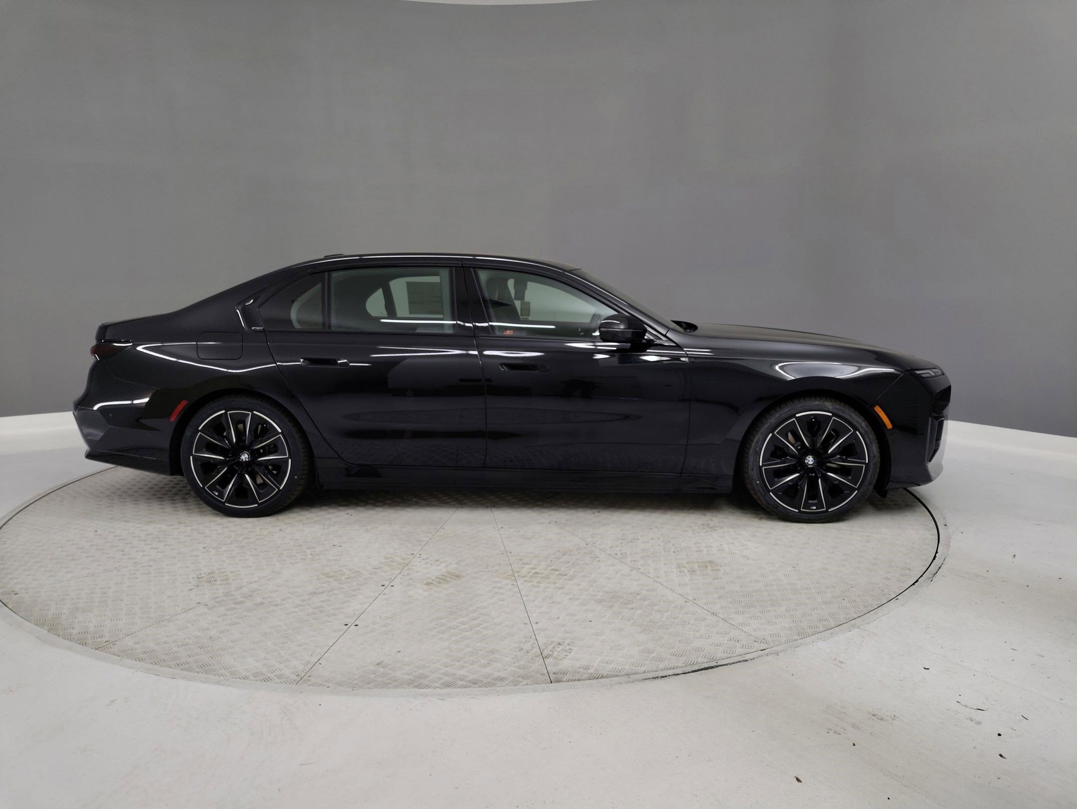 Used 2025 BMW i7 eDrive50 w/ M Sport Package RWD image 5
