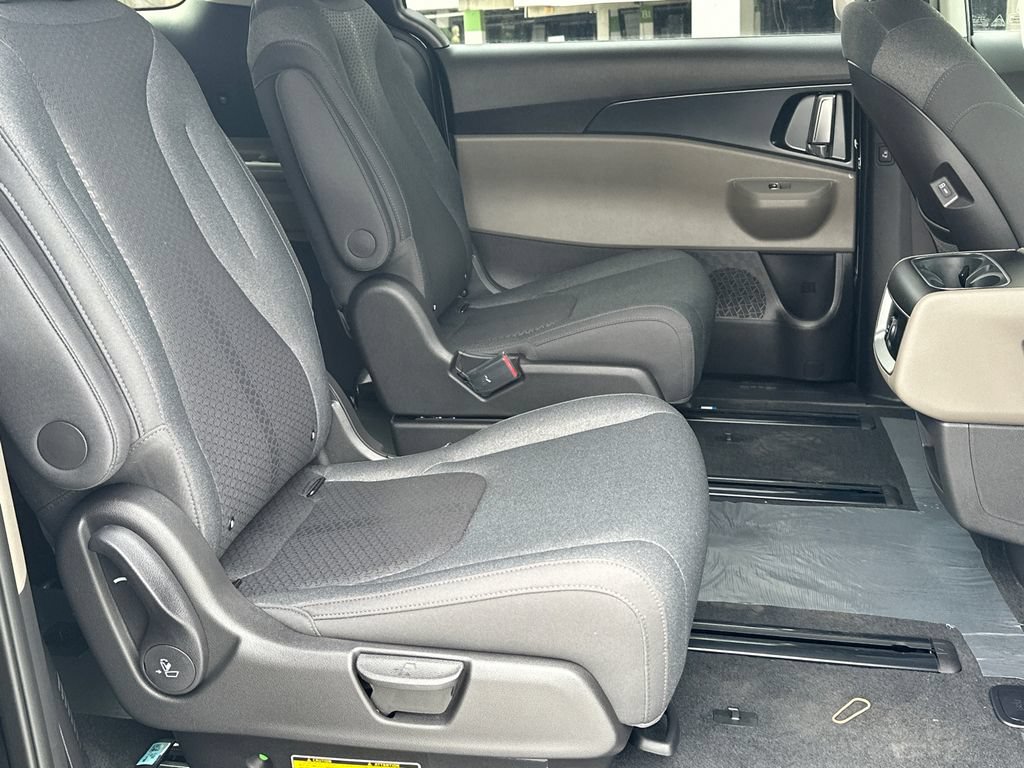 New 2026 Kia Carnival LX FWD image 13