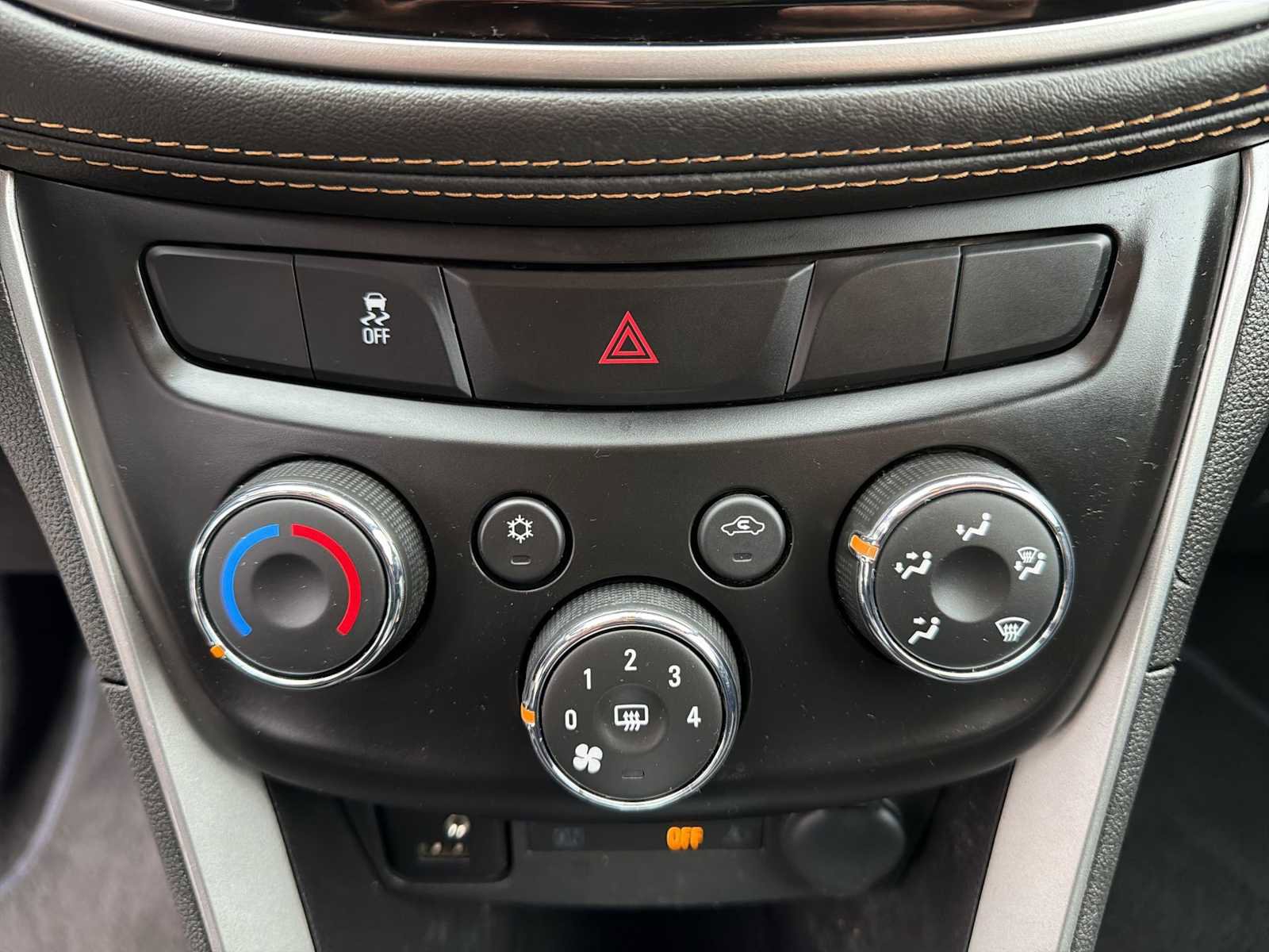 Certified 2022 Chevrolet Trax LT w/ LT Convenience Package image 18