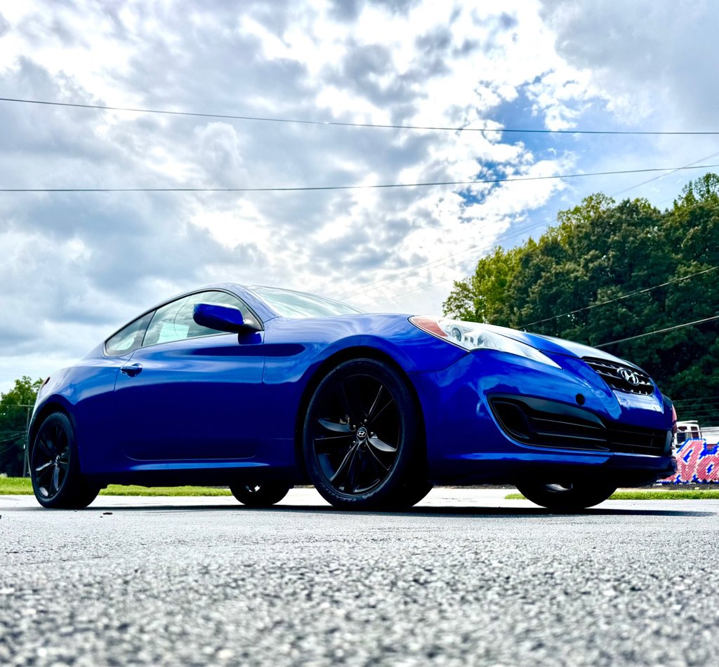 Used 2012 Hyundai Genesis 2.0T RWD image 2