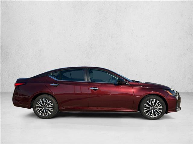 Used 2025 Nissan Altima 2.5 SV FWD image 4