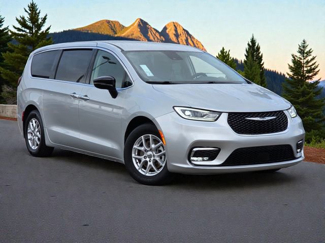 Used 2024 Chrysler Pacifica Touring-L FWD image 2