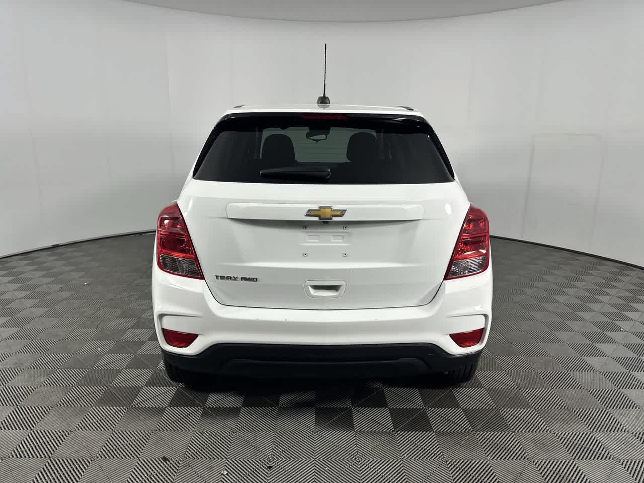 Used 2022 Chevrolet Trax LS w/ Tint and Cruise Package AWD/4WD image 7