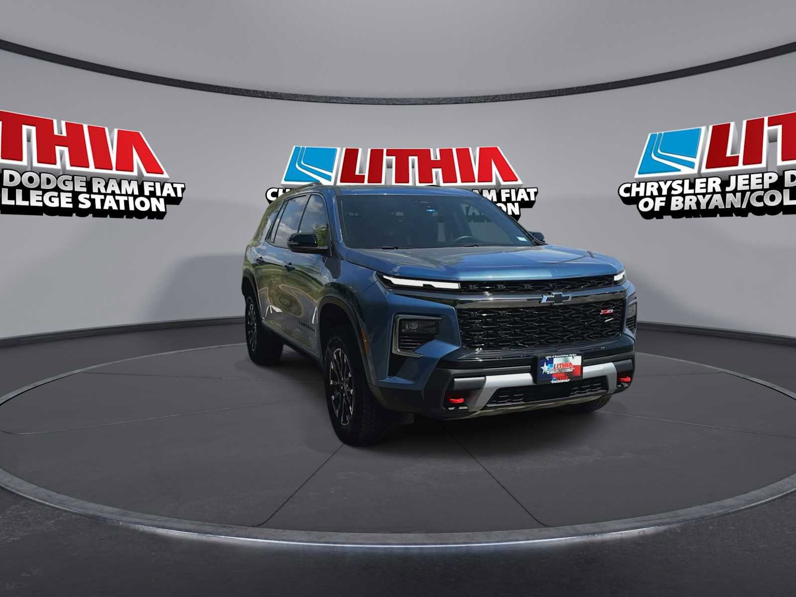 Used 2025 Chevrolet Traverse Z71 image 2