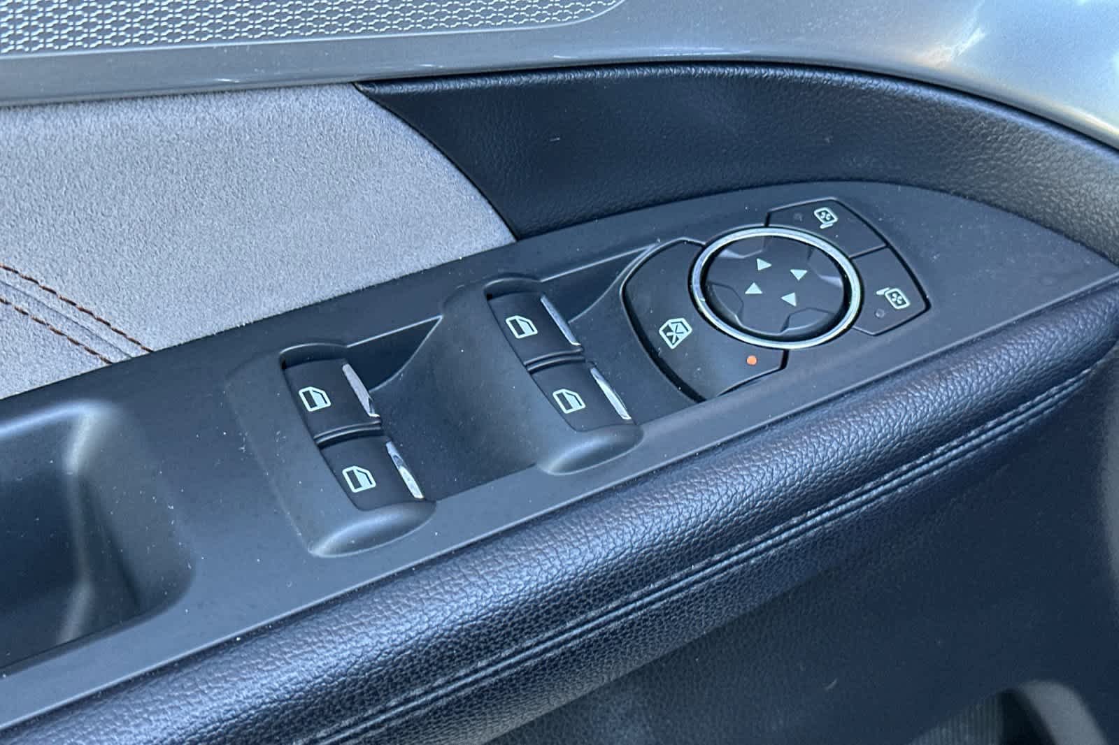 Used 2017 Ford Explorer XLT w/ Equipment Group 202A FWD image 13
