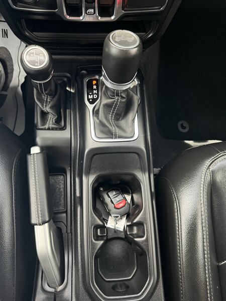 Used 2023 Jeep Wrangler Unlimited Sahara AWD/4WD image 19