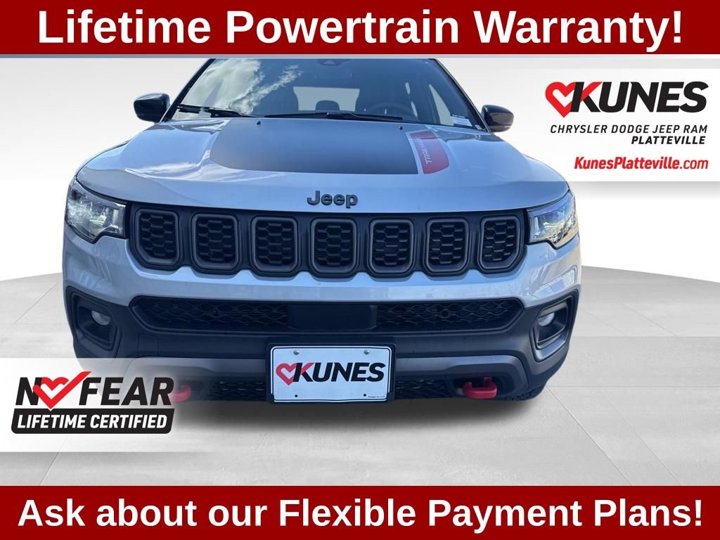 Used 2025 Jeep Compass Trailhawk image 11