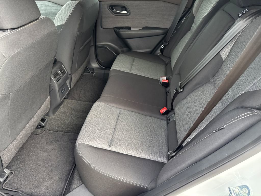 Used 2023 Nissan Rogue SV image 17