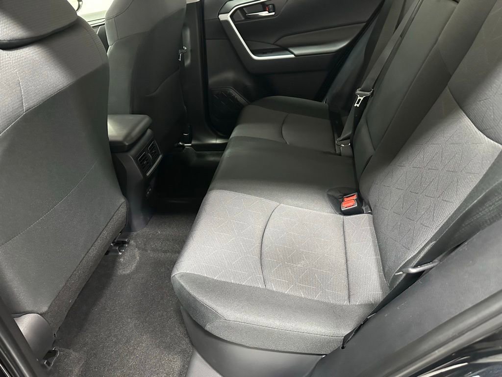 Used 2025 Toyota RAV4 XLE image 33