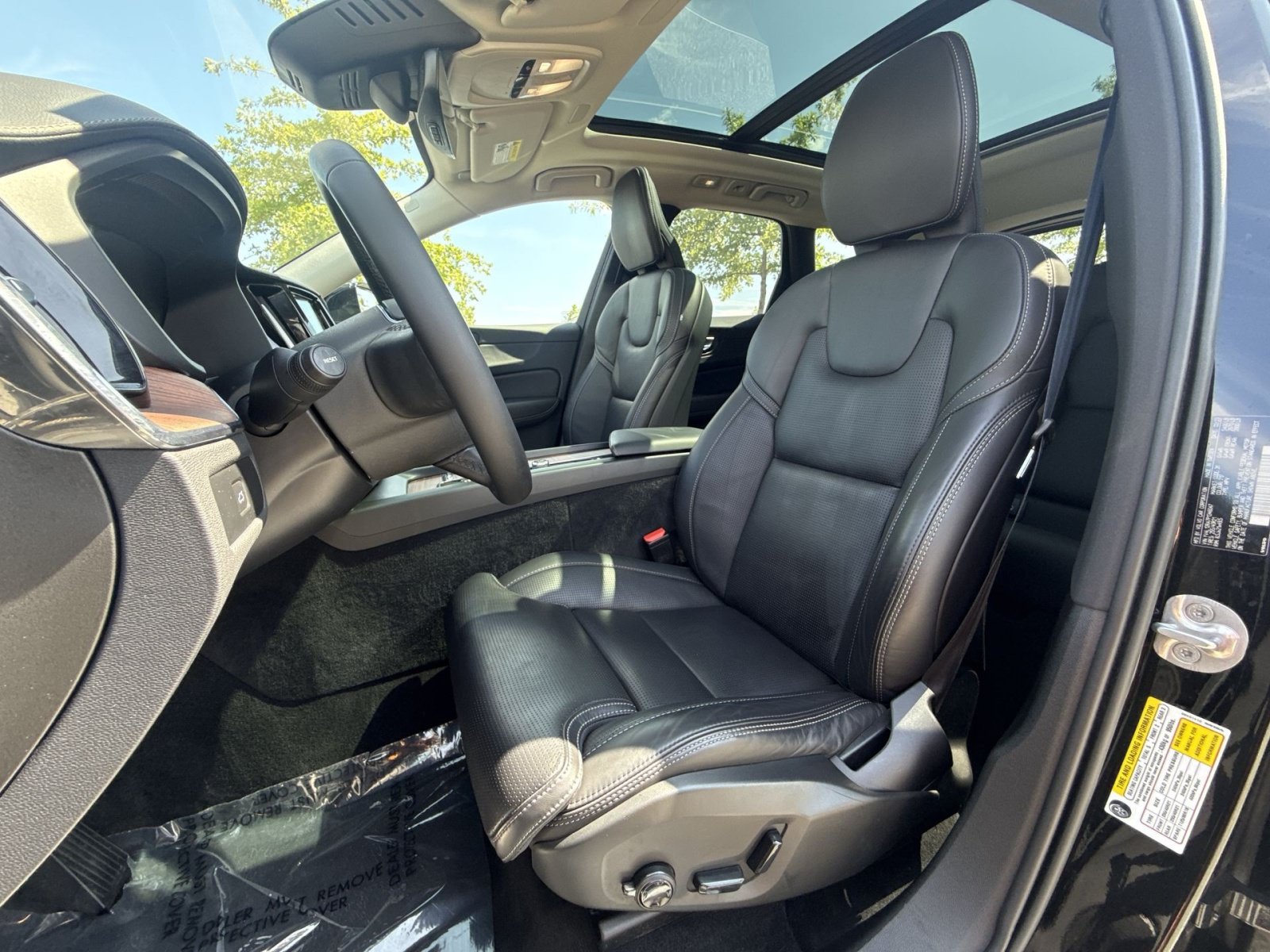 Certified 2023 Volvo XC60 B5 Ultimate w/ Climate Package AWD/4WD image 13