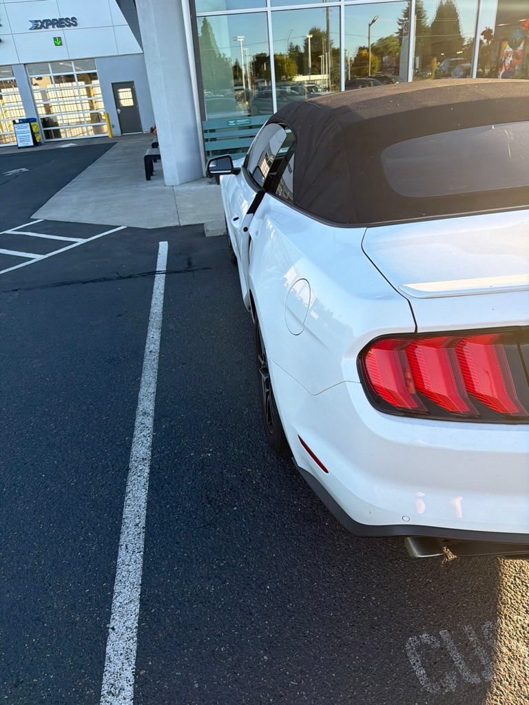 Used 2018 Ford Mustang Premium RWD image 5