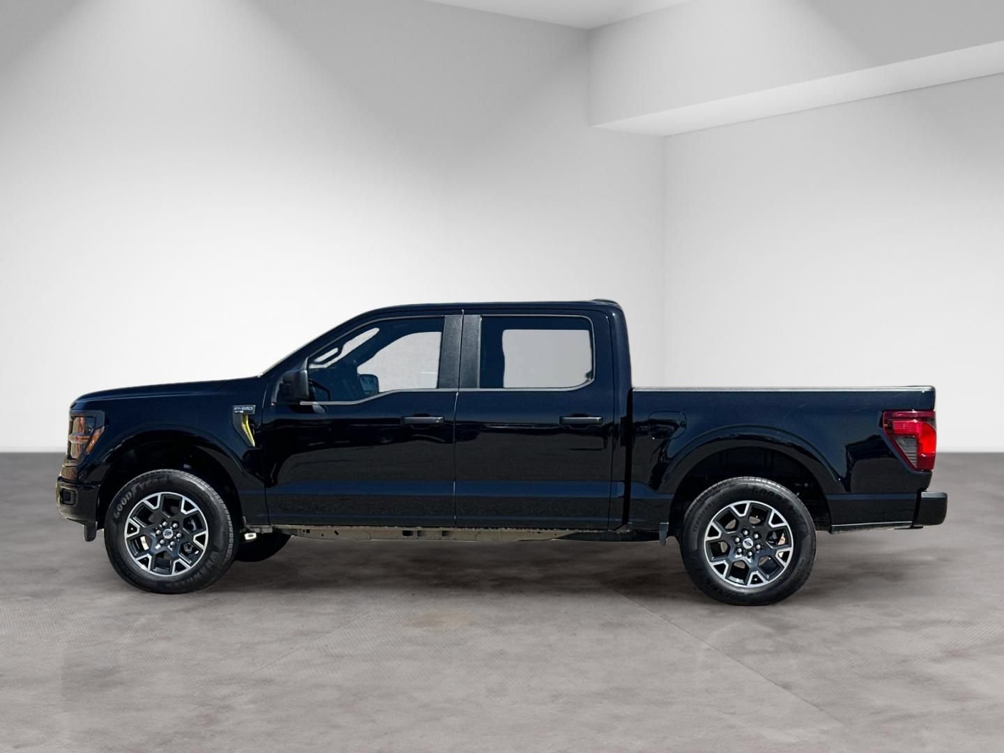 Used 2024 Ford F150 STX RWD image 3