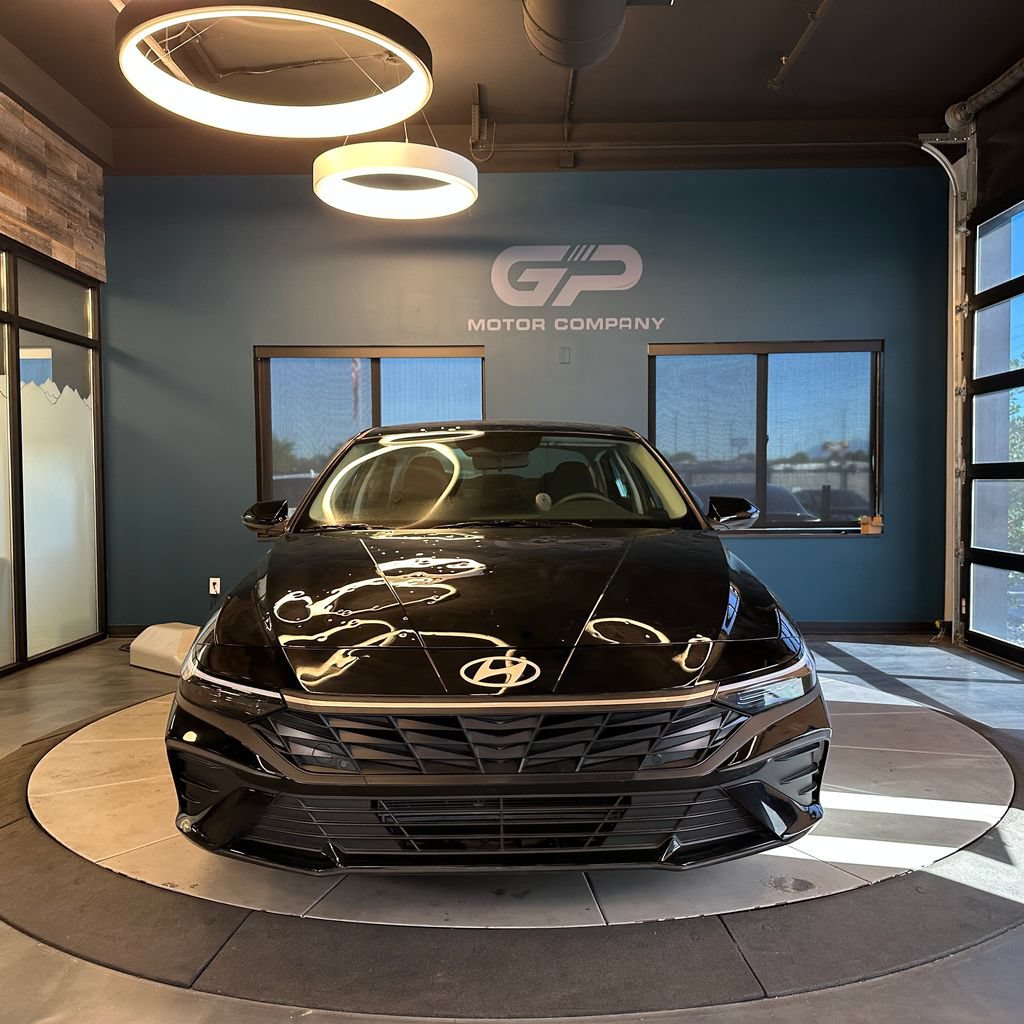 Used 2025 Hyundai Elantra SE FWD image 8