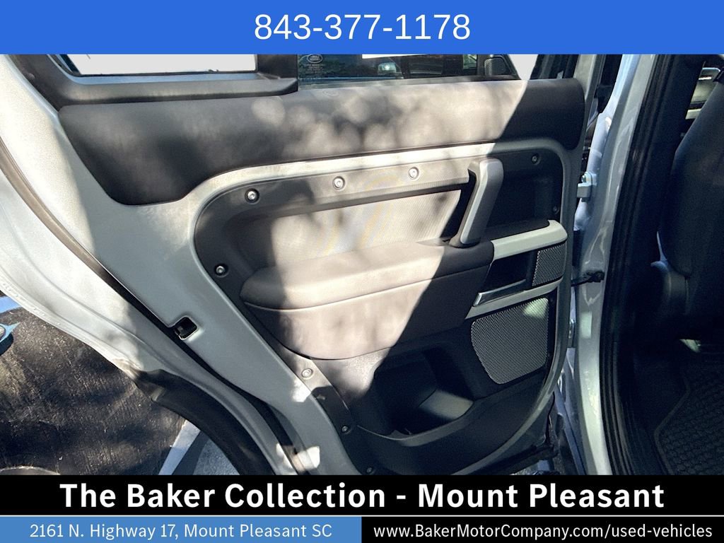 Used 2024 Land Rover Defender 130 X-Dynamic SE AWD/4WD image 27