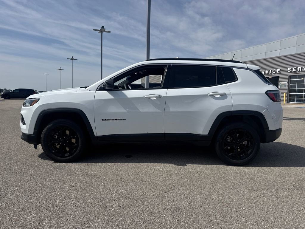 Used 2024 Jeep Compass Latitude AWD/4WD image 7