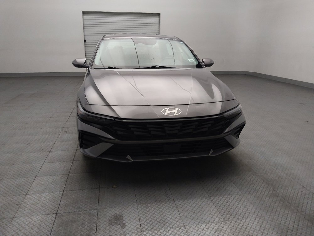 Used 2025 Hyundai Elantra SEL FWD image 14
