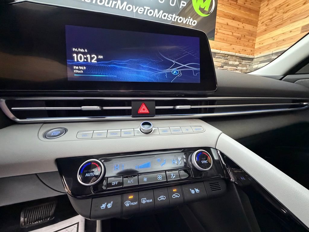 Certified 2025 Hyundai Elantra Limited image 18