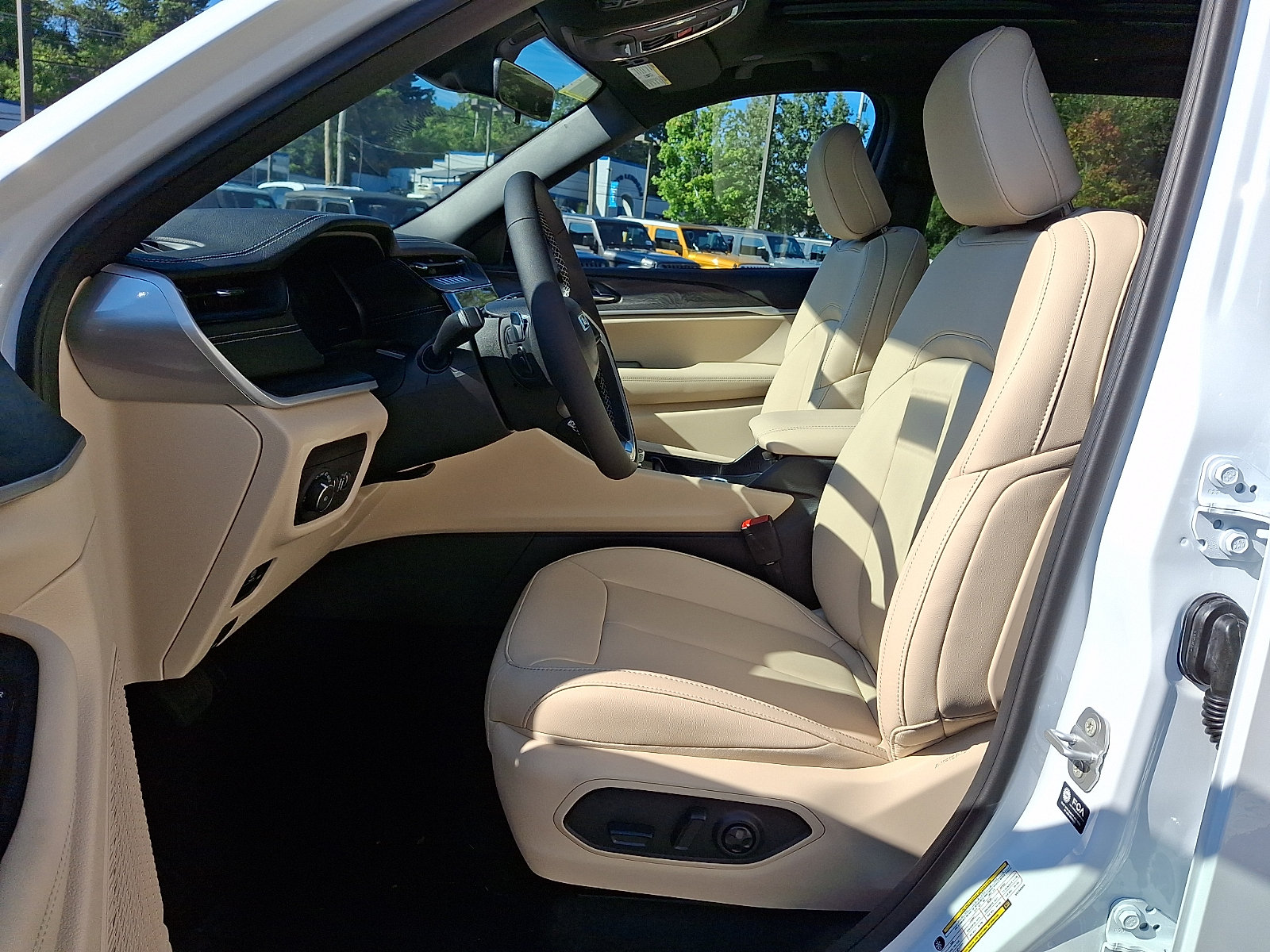 New 2027 Jeep Grand Cherokee Limited AWD/4WD image 9