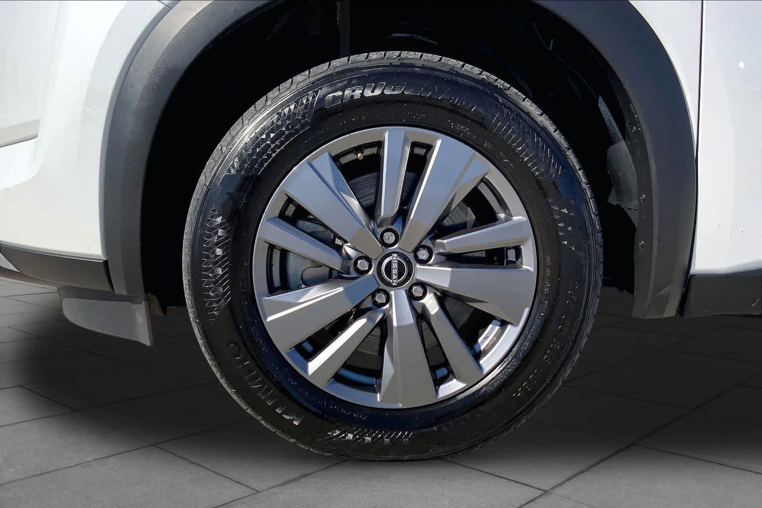 Used 2025 Nissan Pathfinder SV w/ Cargo Package FWD image 11