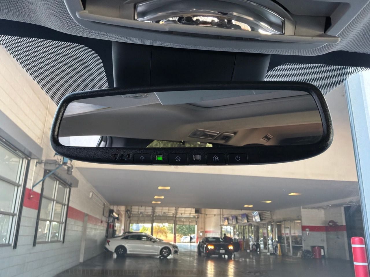 Used 2025 Toyota Sienna XLE FWD image 21