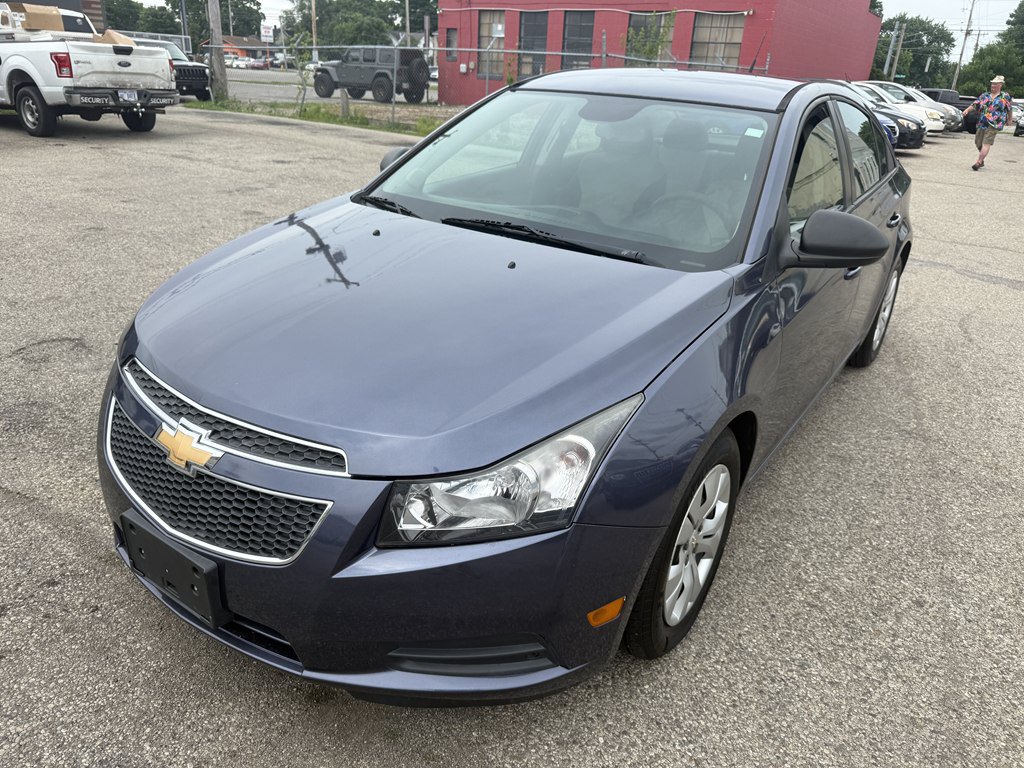 Used 2014 Chevrolet Cruze LS FWD image 2