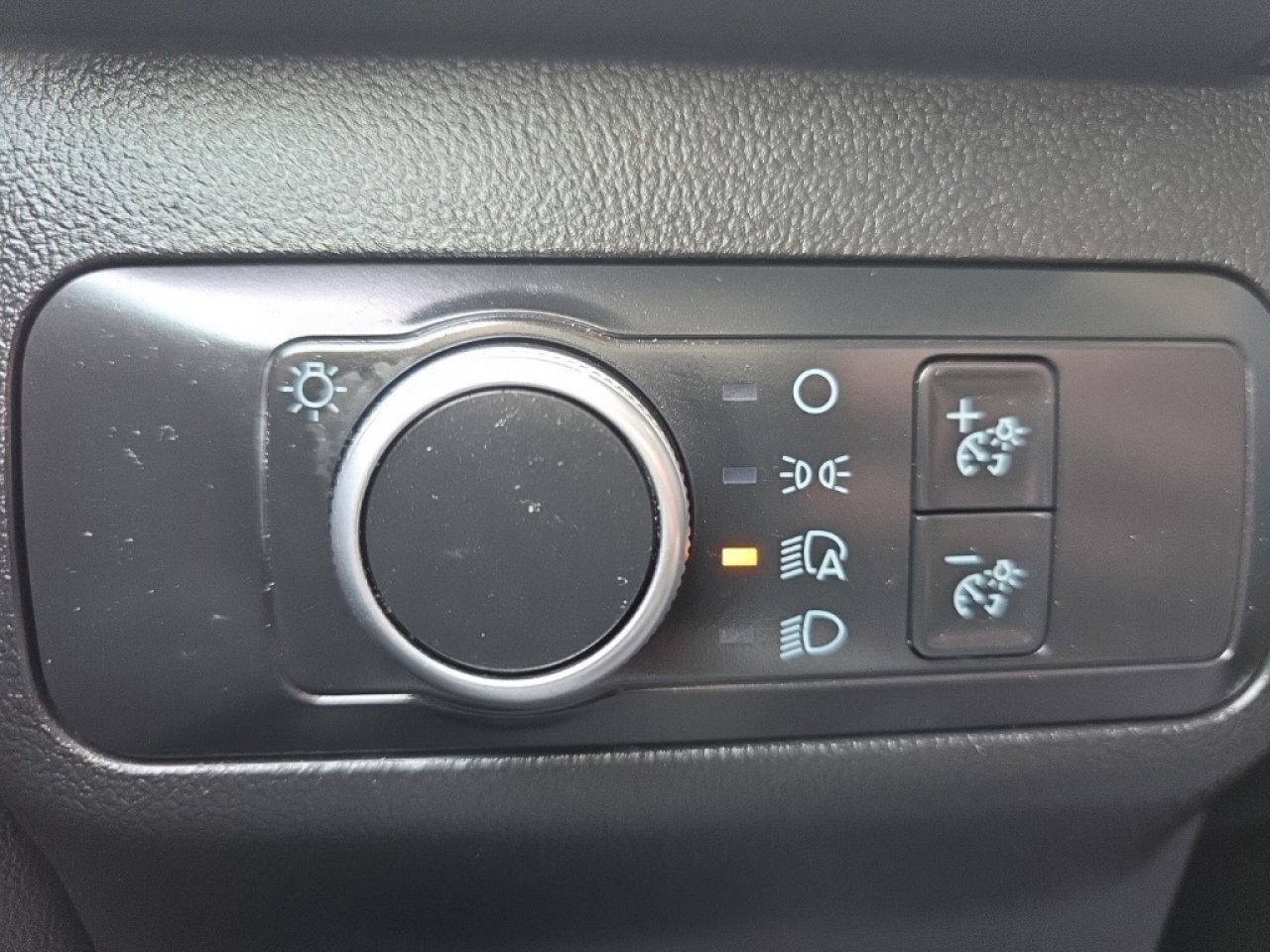 Used 2020 Ford Escape SE image 27