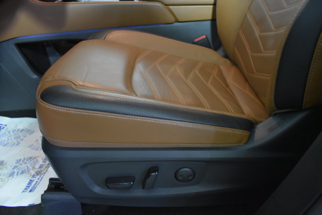 Used 2025 Nissan Pathfinder Platinum AWD/4WD image 12