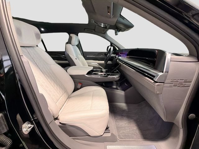 Certified 2025 Cadillac Escalade IQ Sport 1 w/ LPO, ONYX Package AWD/4WD image 26