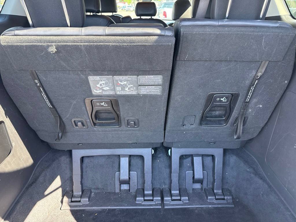Used 2025 Kia Carnival FWD image 30